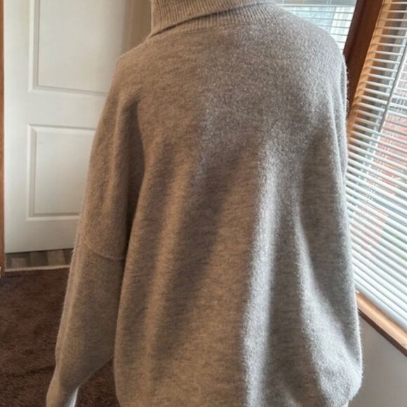 Vince Camuto Gray/Crean oversized Turtleneck sweater, size XXL - Picture 3 of 4